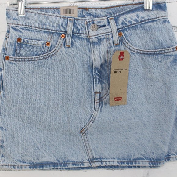 Levi's Light Wash Jean Skirt // NWT - Picture 3 of 7